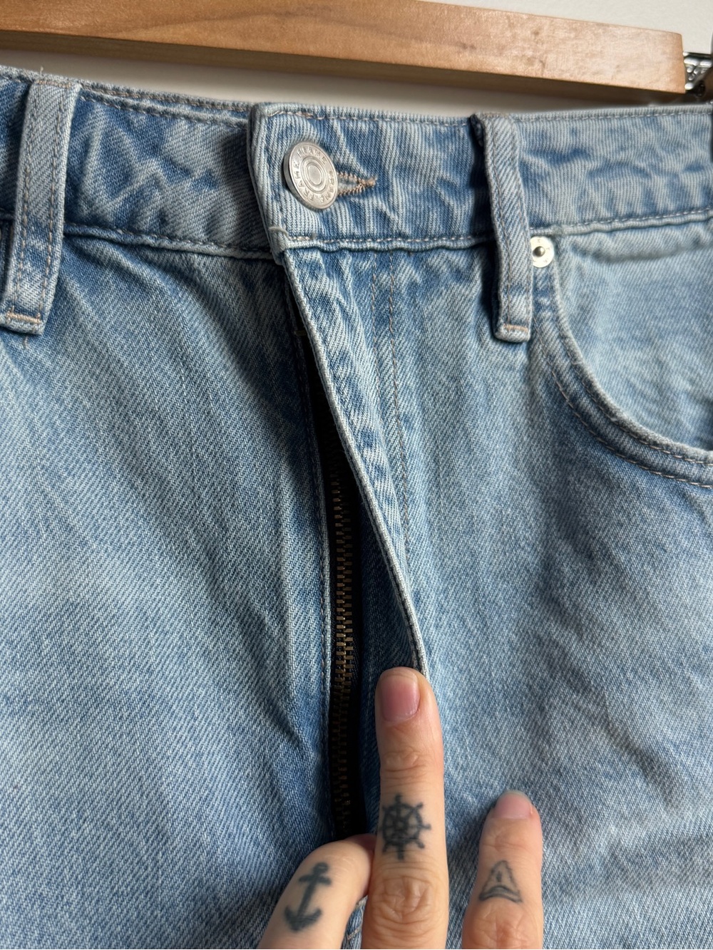 Frame Barrel Jeans - Picture 3 of 5